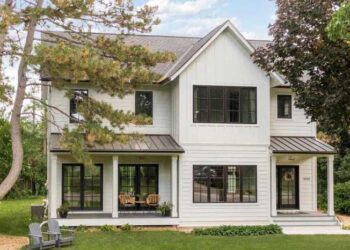 Fiber Cement vs Hardie Siding: Seattle Comparison Guide - KV Construction